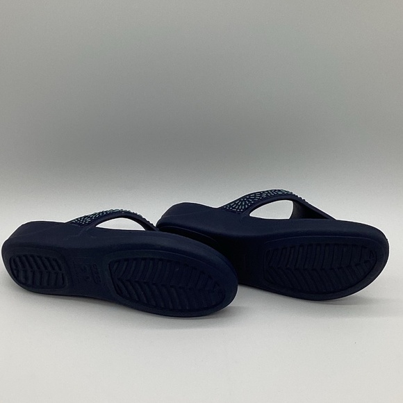 990. Croc Blue & Turquoise Aztec Thong Sandals EUC Size 9 - Picture 5 of 5